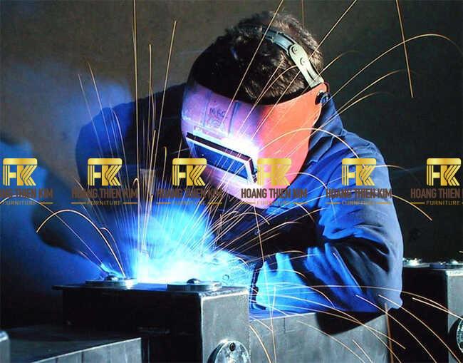 han-inox-12 An toàn hàn inox gồm mặc đồ bảo hộ, làm việc nơi thoáng, tránh cháy nổ và tuân thủ hướng dẫn