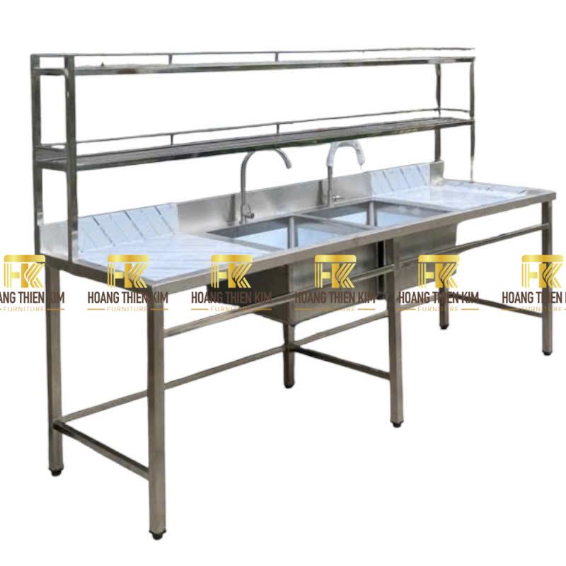 Chậu rửa 2 hộc inox 304 có 2 bàn chờ 2 bên và 2 tầng kệ song trên