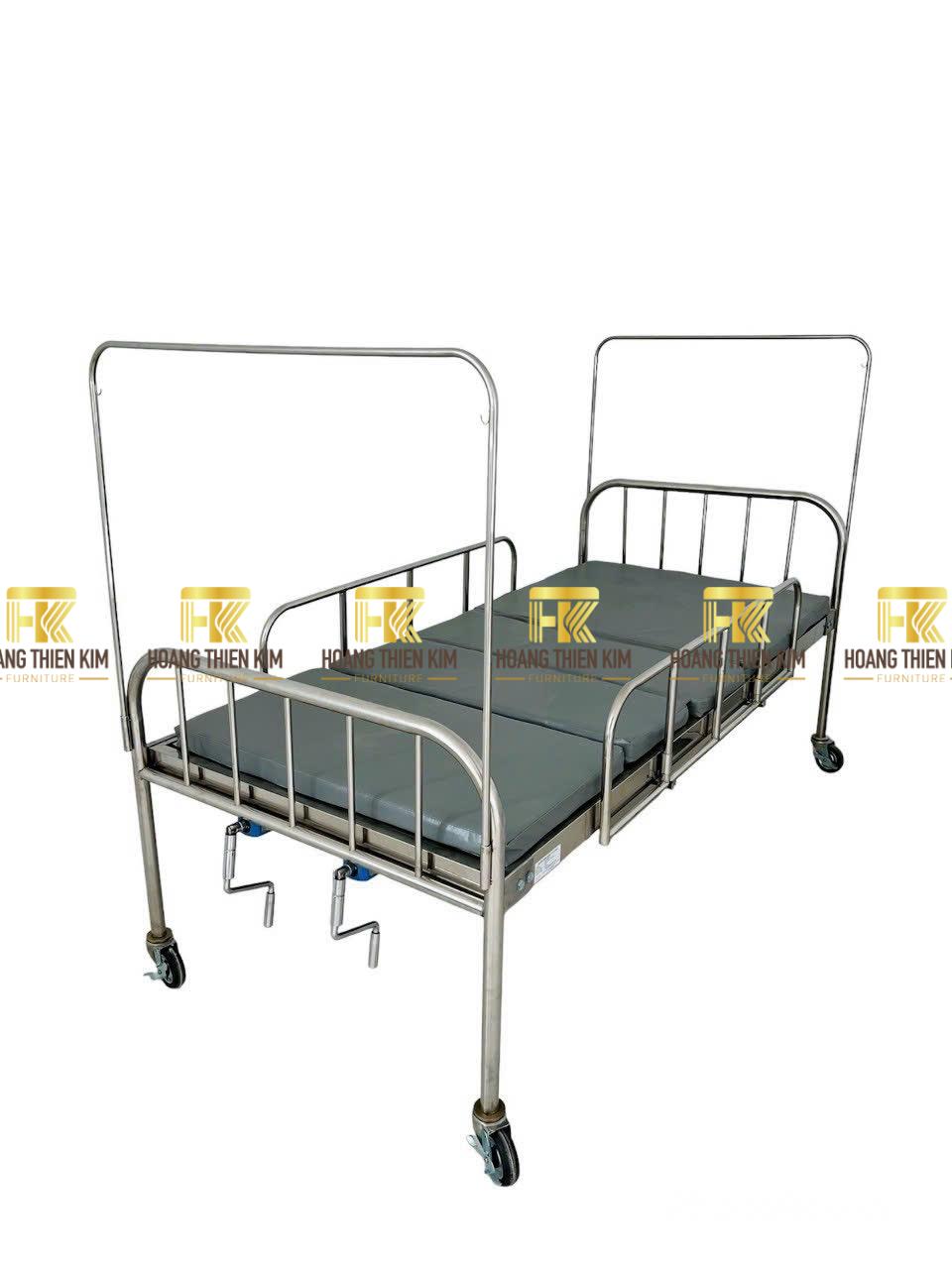 Giường y tế 1m2 inox 201 nâng đầu 2 tay quay có lan can Giường y tế 1m2 inox 201 nâng đầu 2 tay quay có lan can