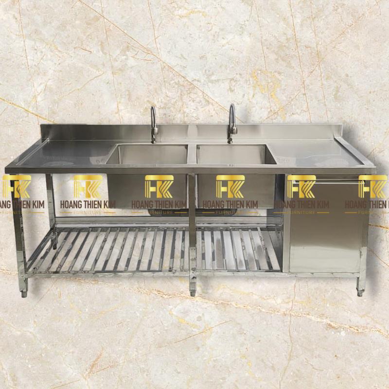 Chậu rửa 2 hộc inox 304 có 2 bàn chờ 2 bên và tủ phía dưới