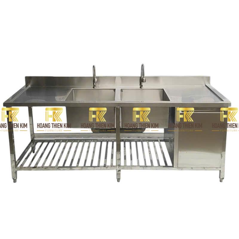 Chậu rửa 2 hộc inox 304 có 2 bàn chờ 2 bên và tủ phía dưới