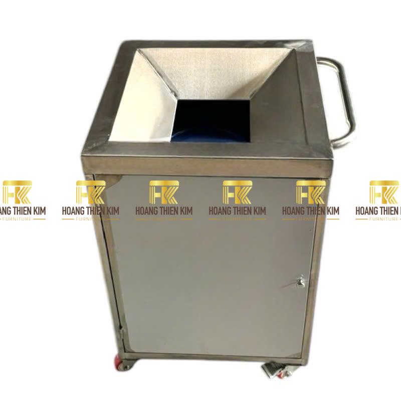 Xe thu gom thức ăn thừa