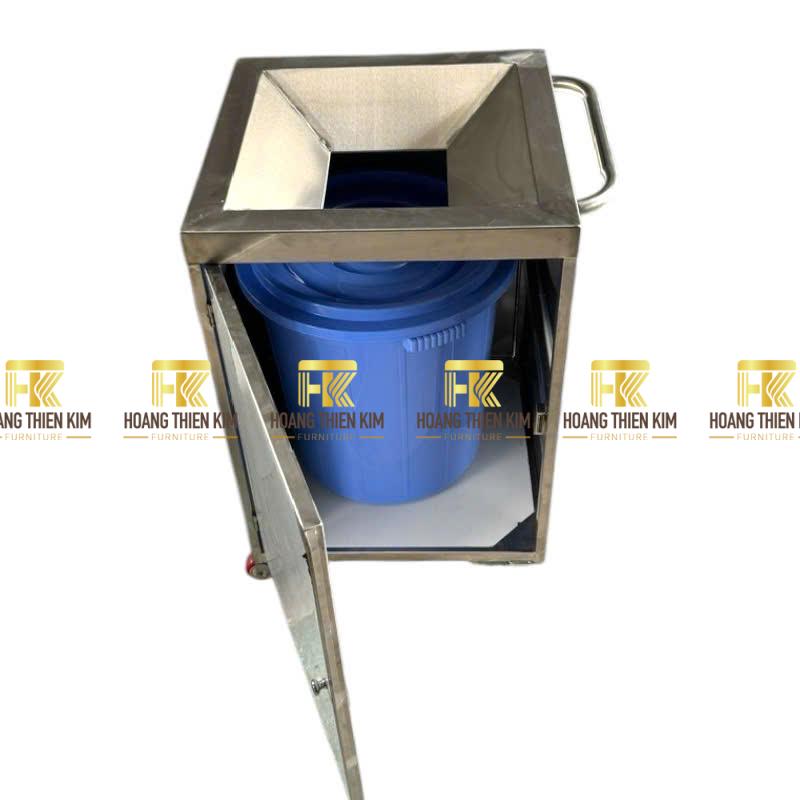 Xe thu gom thức ăn thừa