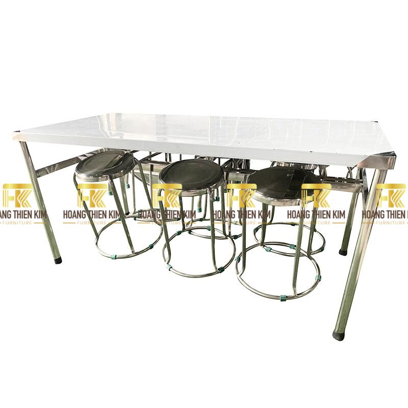 bàn ăn khu công nghiệp 6 móc treo ghế